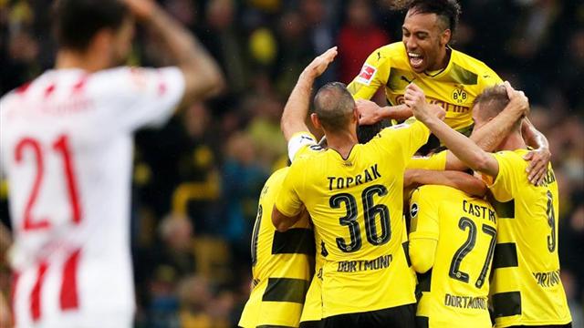 El Dortmund se ensaña con el colista y mantiene el liderato