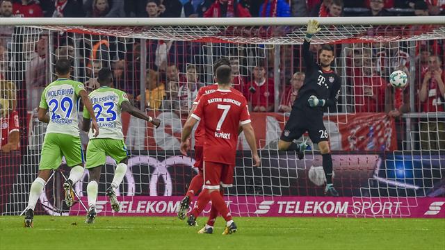 Wolfsburg hold Bayern thanks to Ulreich howler