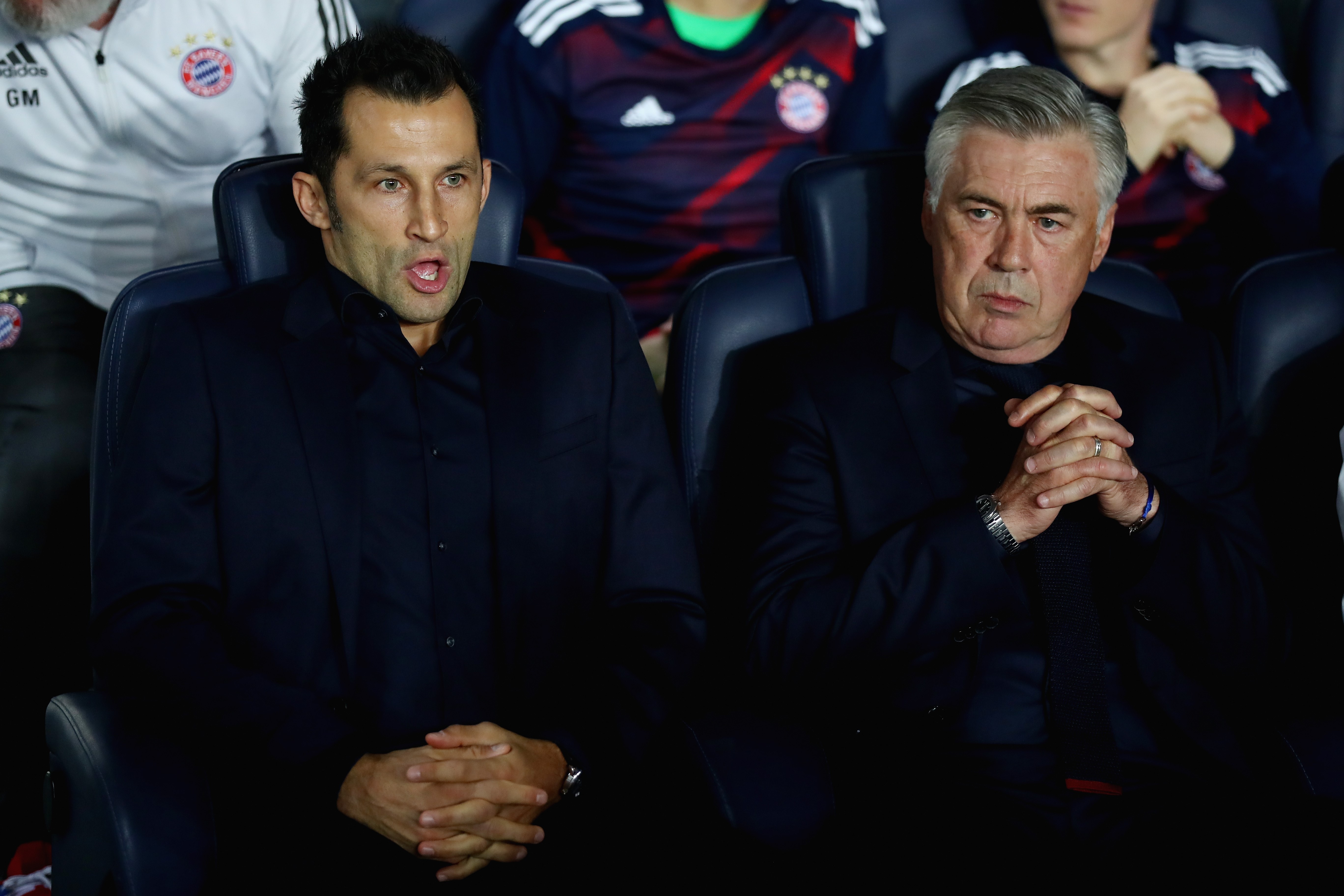 Carlo Ancelotti et Hasan Salihamidžić lors de PSG / Bayern en Ligue des champions