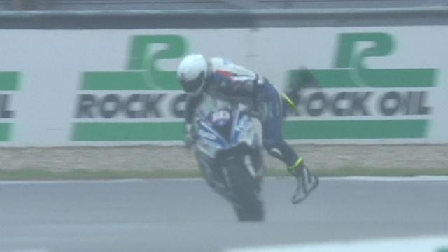 Josh Elliott, riflessi impressionanti: la moto gli scappa, ma la riprende al volo Josh Elliott, riflessi impressionanti: la moto gli scappa, ma la riprende al volo