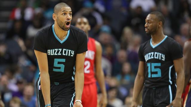 Batum touché au coude gauche = 6 à 8 semaines out