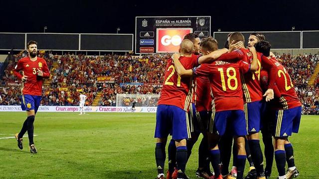 España, al Mundial; Islandia y Serbia, a un paso