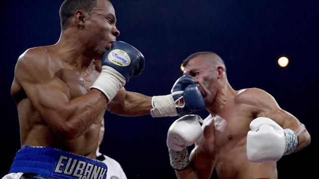 Юбэнк-младший нокаутировал Йылдырыма и вышел в полуфинал WBSS
