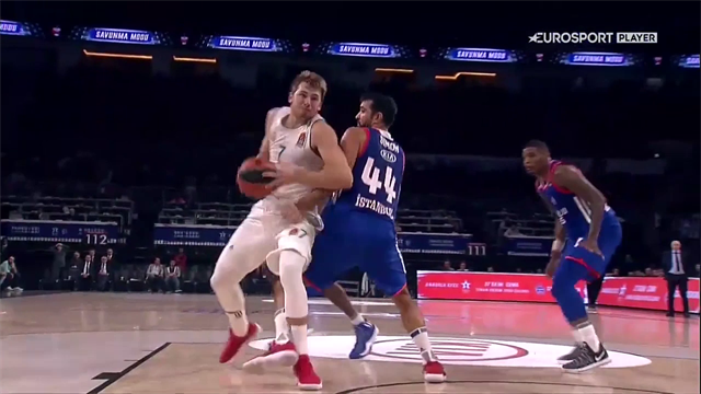 Bentornato, Luka Doncic! Le sue giocate più belle in Anadolu Efes-Real Madrid Bentornato, Luka Doncic! Le sue giocate più belle in Anadolu Efes-Real Madrid