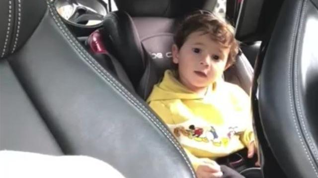 Quand le fils de Messi chante en catalan, Piqué reprend en coeur