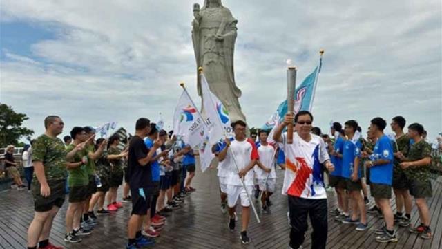 Le relais de la flamme à travers Taipei croise la mer ouverte pour atteindre un groupe d’îles