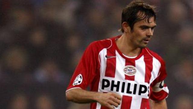 PSV march on, Feyenoord held