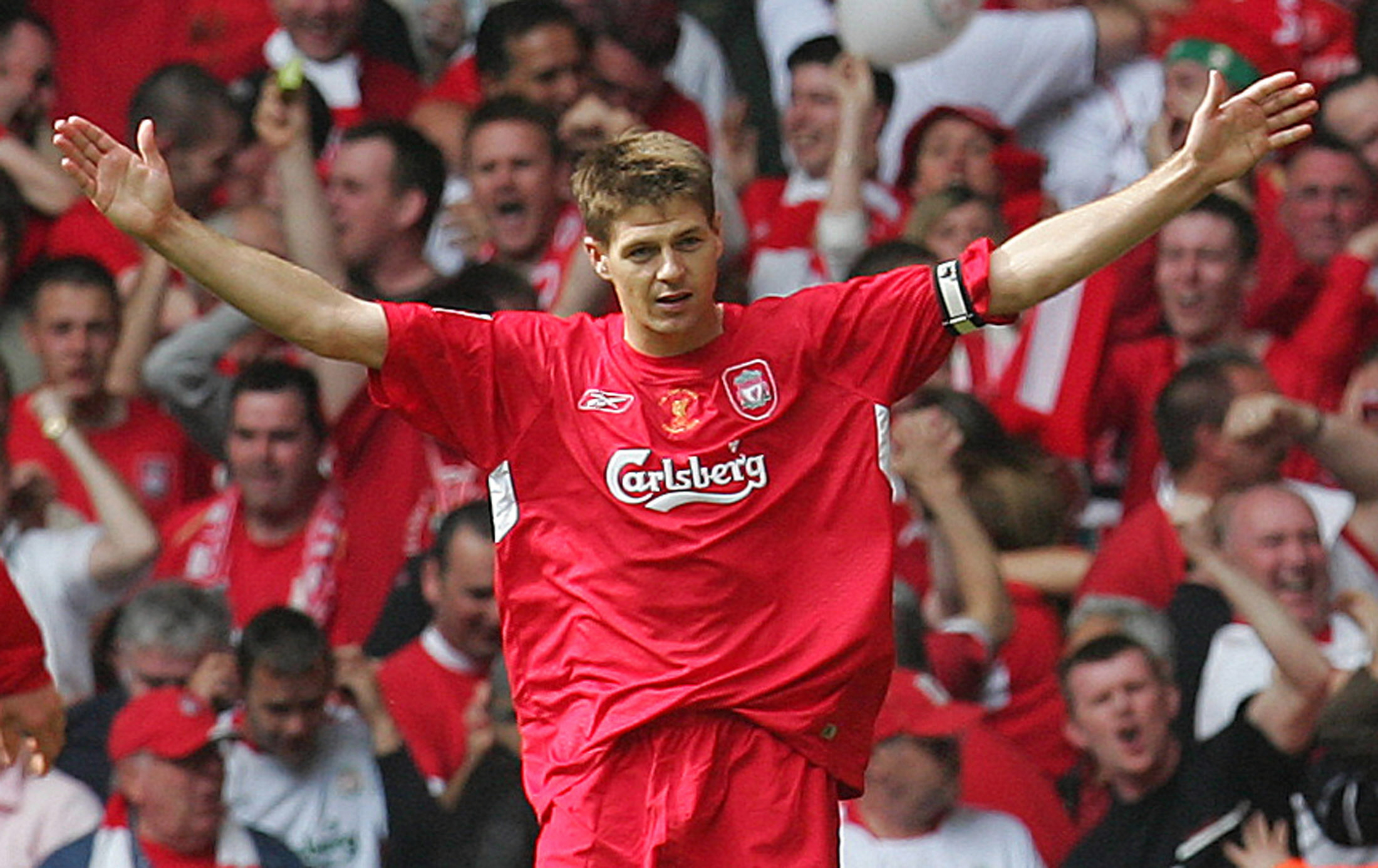 Steven Gerrard, legendarul căpitan al lui Liverpool, împlinește astăzi 40 de ani.