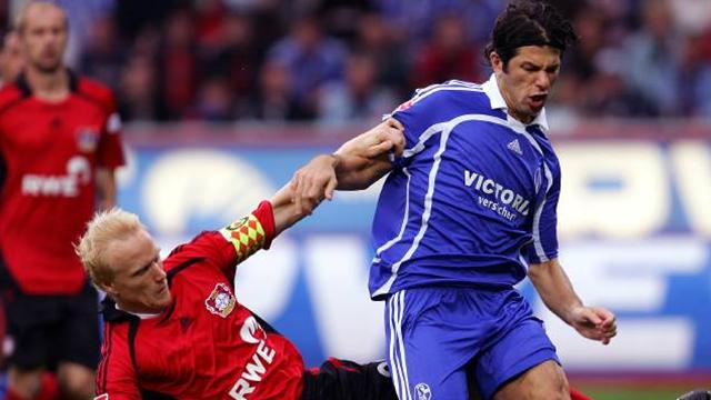 Schalke reach League Cup final