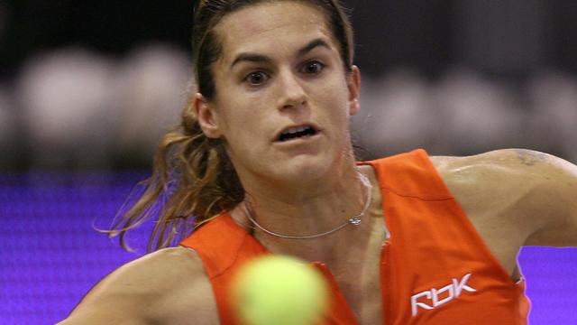 Mauresmo makes it