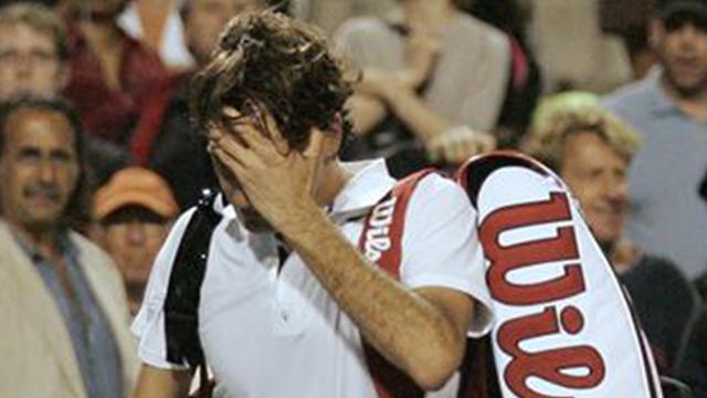 Federer, de mal en pis