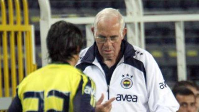 Aragonés, de cuestionado a líder de la liga