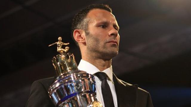 Giggs wins PFA award