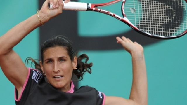 Razzano avec aisance, Cornet stoppée