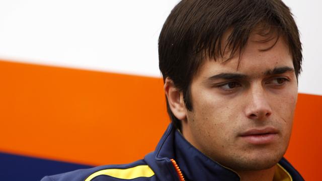 Piquet prend la porte