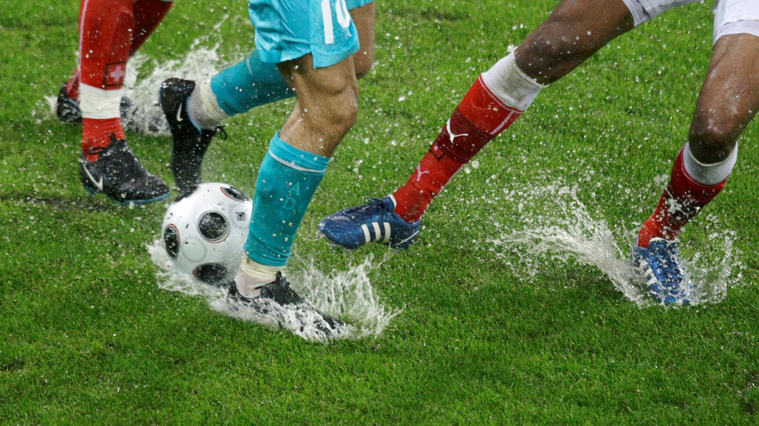 Manisa'da bir futbol maçı 2 haftadır tamamlanamadı Eurosport