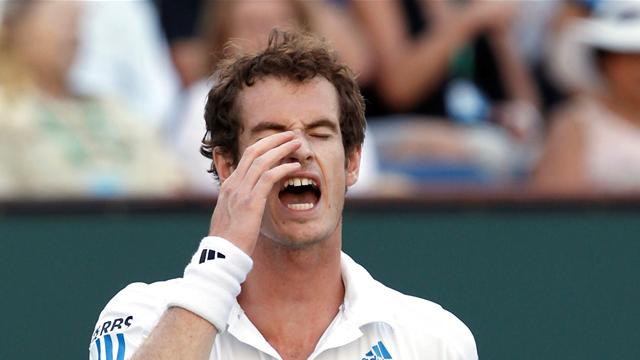Murray lâche son titre, Federer tranquille