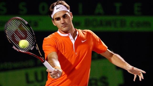 Federer tombe de haut