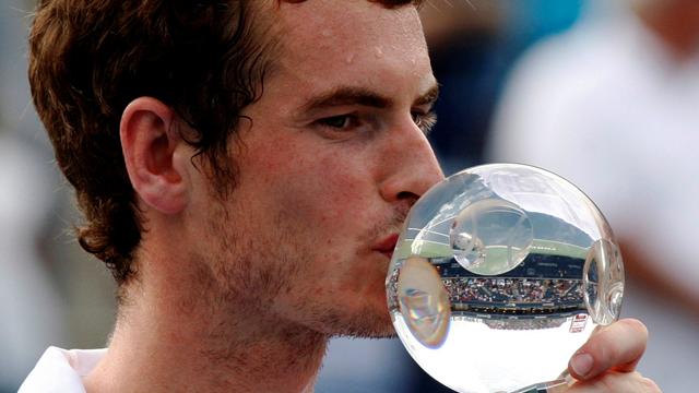 Murray persiste et signe