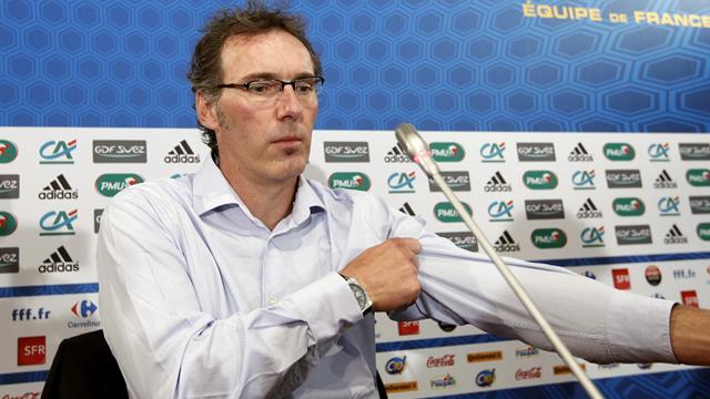Blanc : main de fer, gant de velours