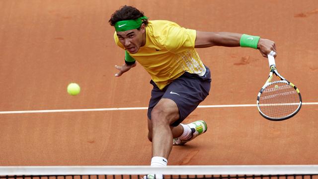 Nadal eases into Barcelona semis