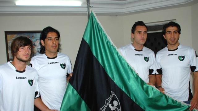 Denizlispor'da dört imza