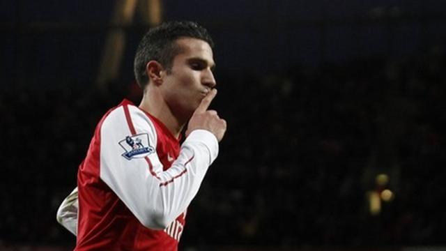 Van Persie si près du but