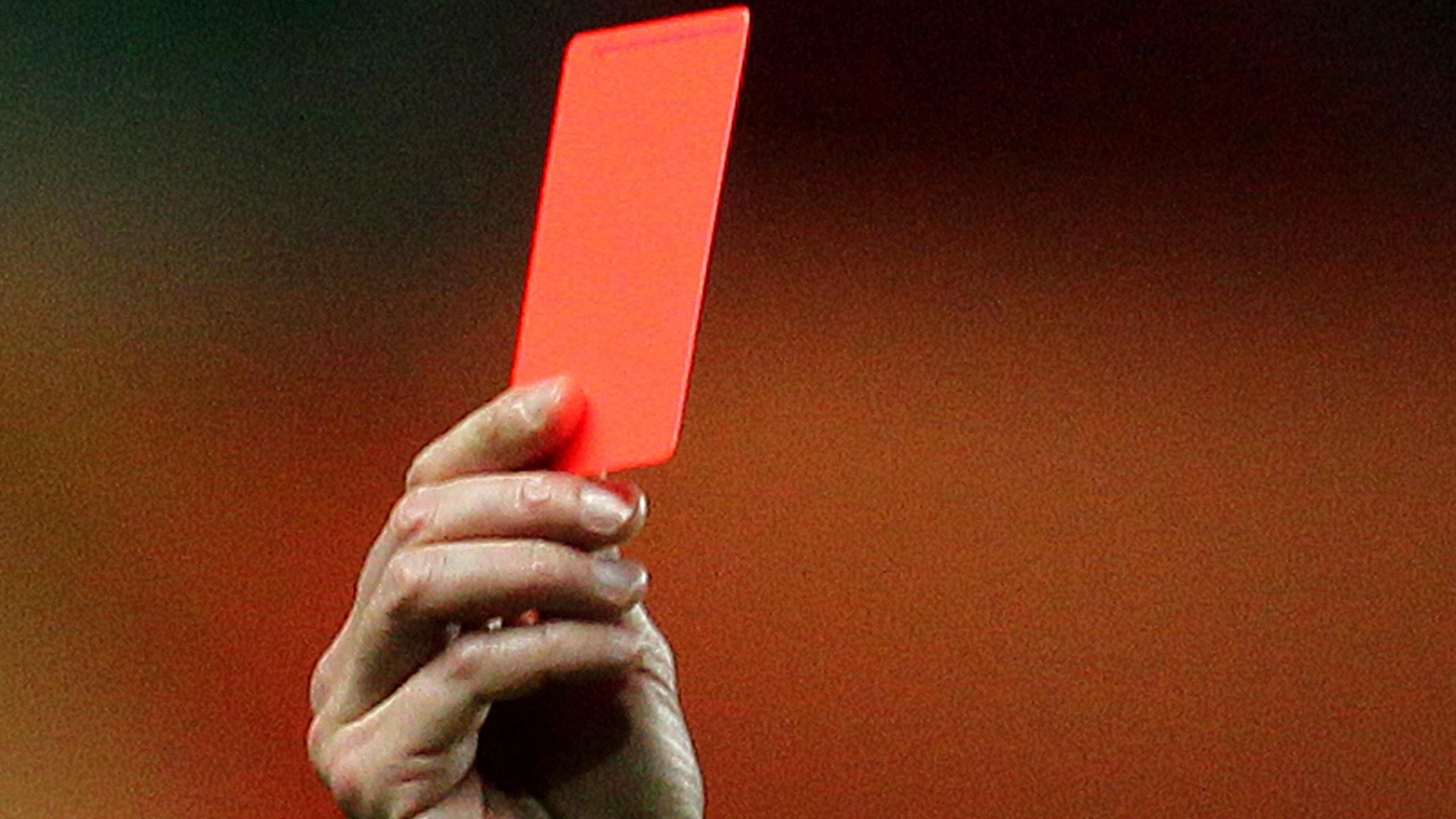 Australia trials red and yellow cards for coaches Eurosport