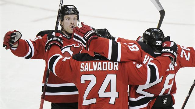 Devils top Kings to extend finals