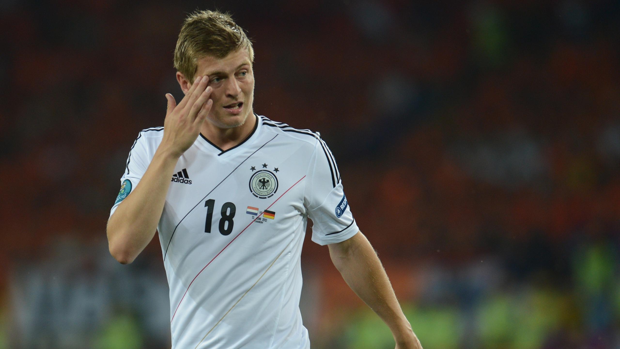 Kroos à l'envers, le joueur de football allemand Eurosport