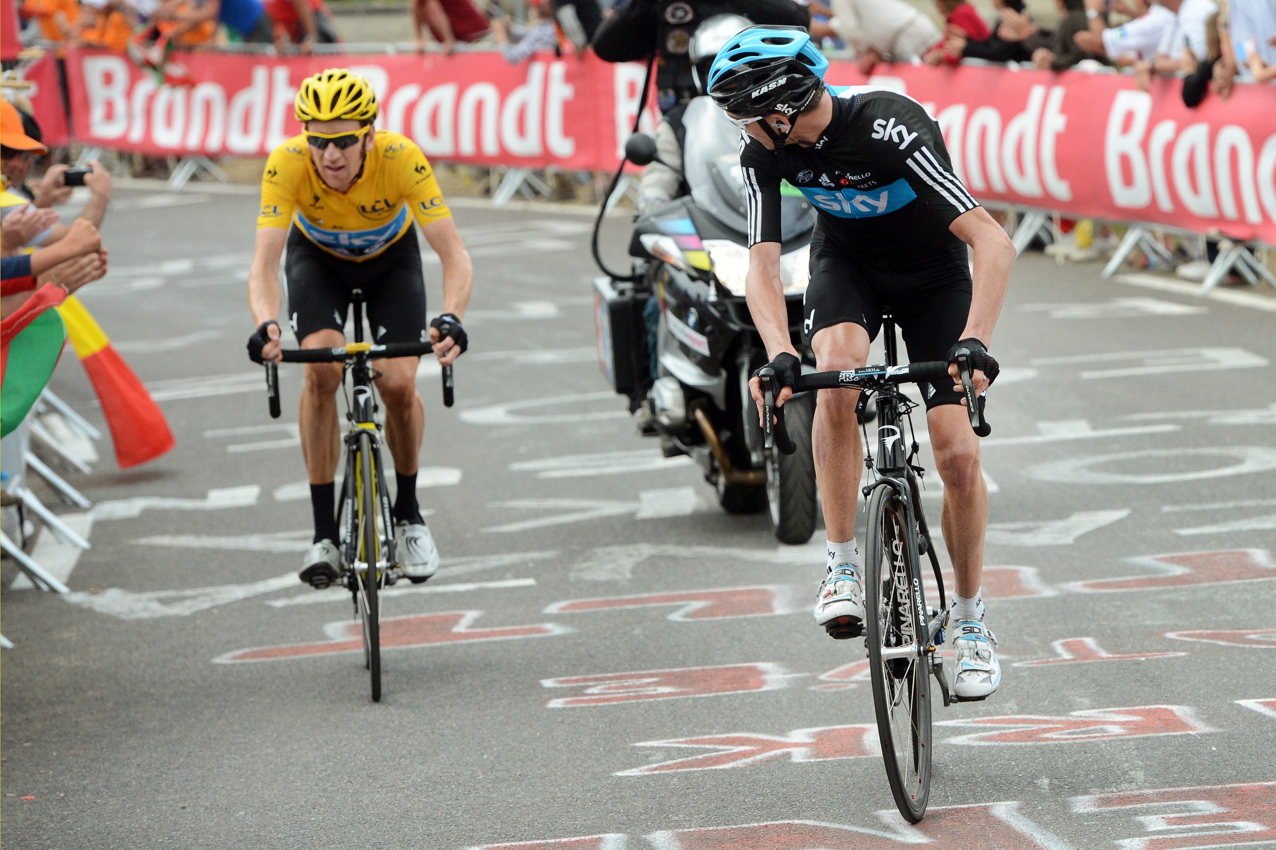 Froome waits for Wiggins - Tour 2012 Stage 17