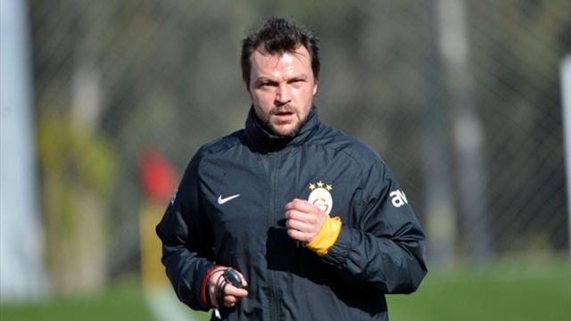 Galatasaray'a Ujfalusi'den kötü haber