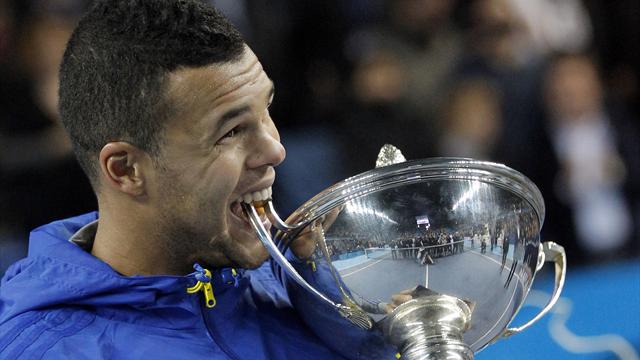 Tsonga se corona en casa ante Berdych