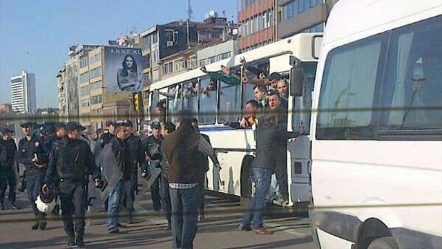 Bursaspor taraftarı Kadıköy'de olay çıkardı
