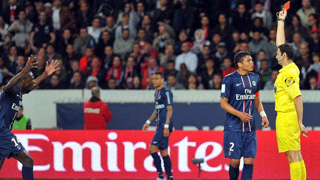 Après la poussette de Thiago Silva, le coup d'épaule de Leo