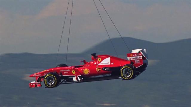 La Ferrari arriva a Barcellona in elicottero La Ferrari arriva a Barcellona in elicottero