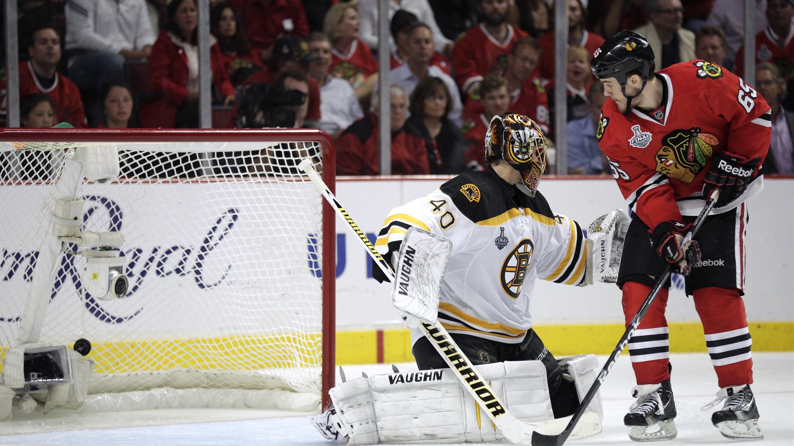 Shaw's late strike seals opening win for Chicago Ice Hockey Eurosport