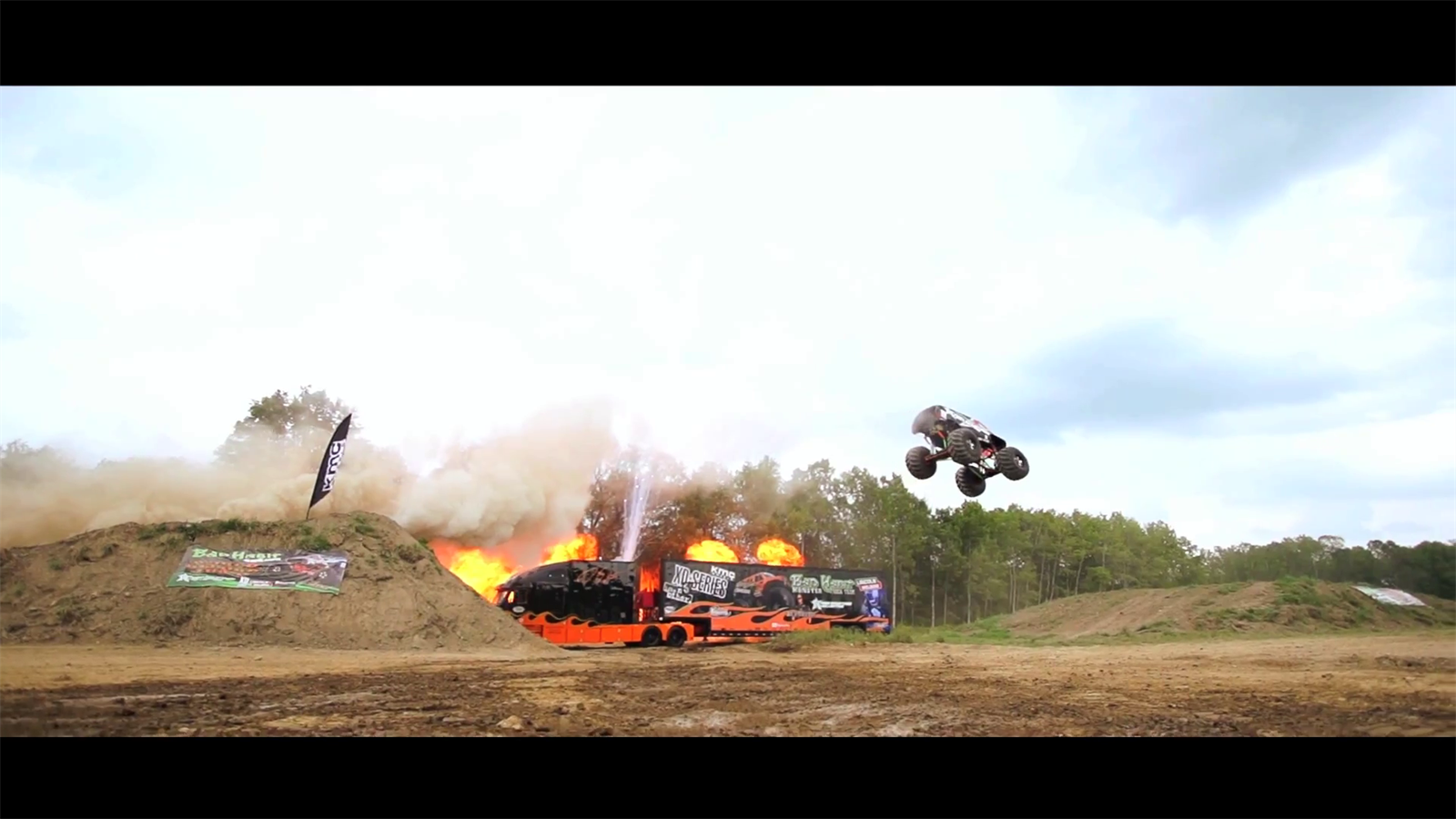 VIDEO Monster Truck in world record jump Video Eurosport