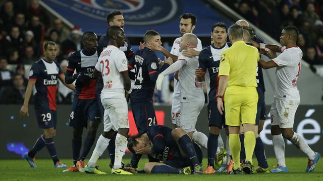 Zlatan "fait deux mètres, on lui touche la tête et il tombe..."