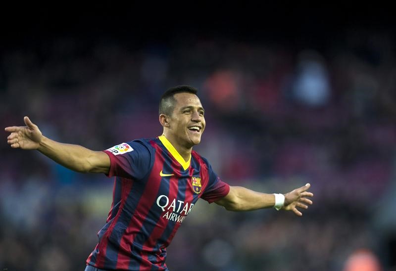 Alexis Sánchez celebra un gol con el Barcelona