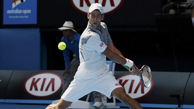 Djokovic zorlanmadan turladı!