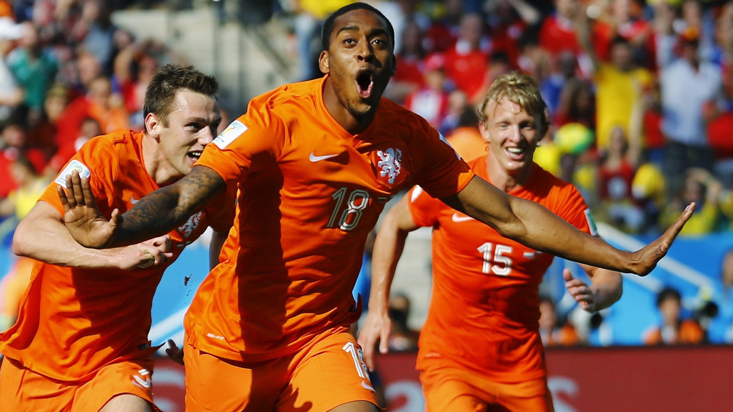 Netherlands down Chile to top Group B - World Cup 2014 - Football