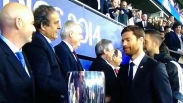 Xabi'nin kızgınlığı yüzünden okunuyor