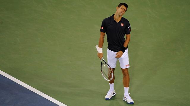 Dans le dur, Djokovic craque encore