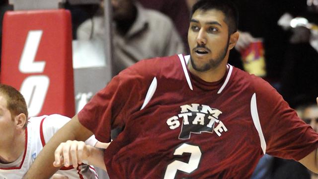 NBA'deki ilk Hint kökenli oyuncu Sim Bhullar