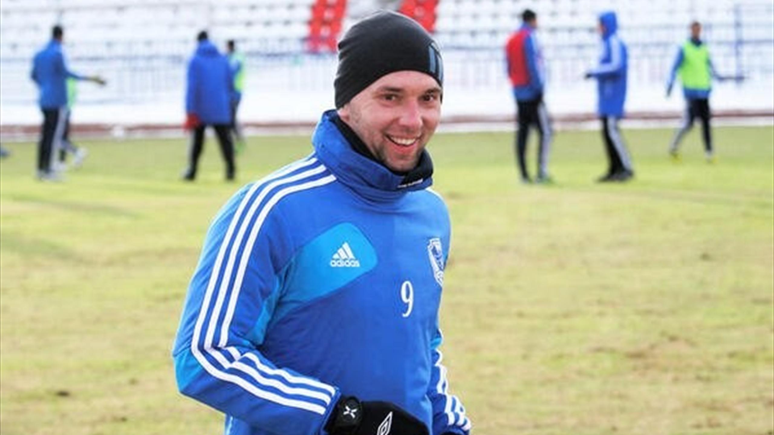 u nas nikto ne poluchaet bolshe 100