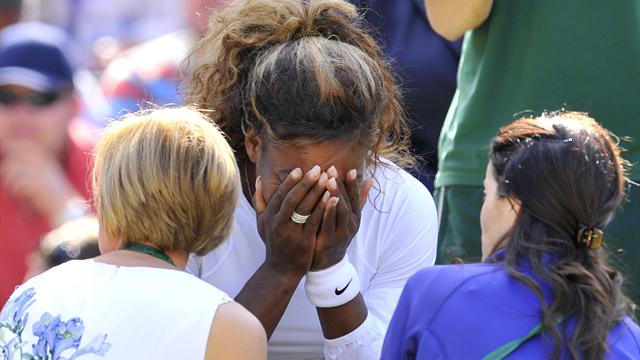 Serena Williams encore victime d'un malaise, Cornet en profite