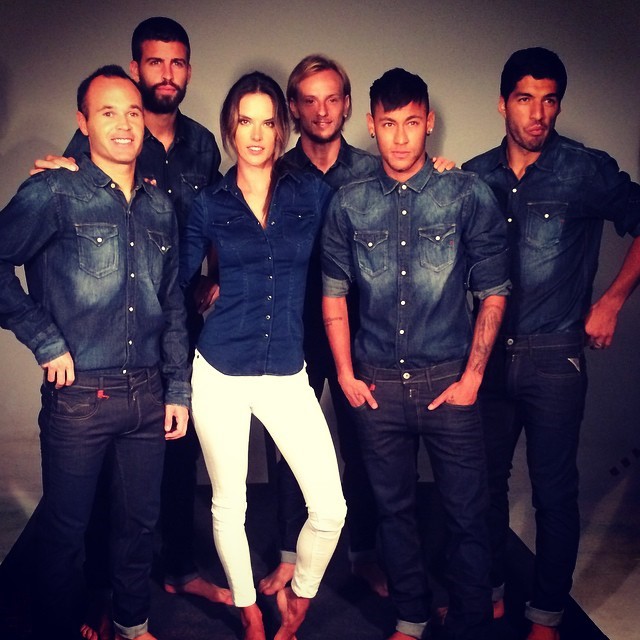 Alessandra Ambrosio Neymar, Suarez, Iniesta, Pique ve Rakitic