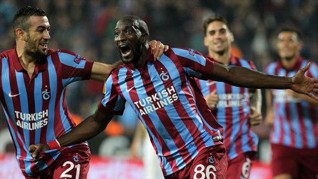 Trabzonspor'un yıldızı kaleciyi içeri soktu! İşte o ilginç gol!