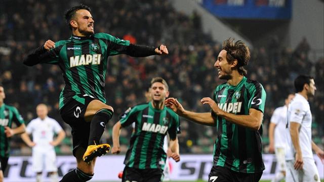 Sansone punisce il Napoli, che stecca la prima: a Sassuolo finisce 2-1